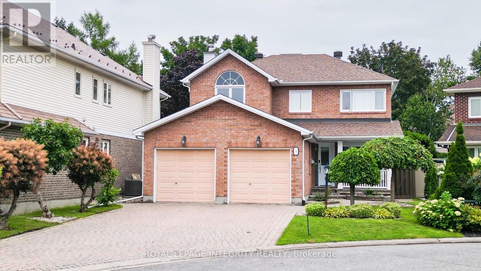 Property Photo:  4 Glenarden Court  ON K2G 5V9 