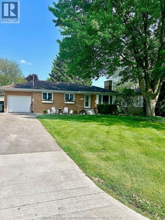 Property Photo:  338 Barry Avenue  ON N8N 2G3 