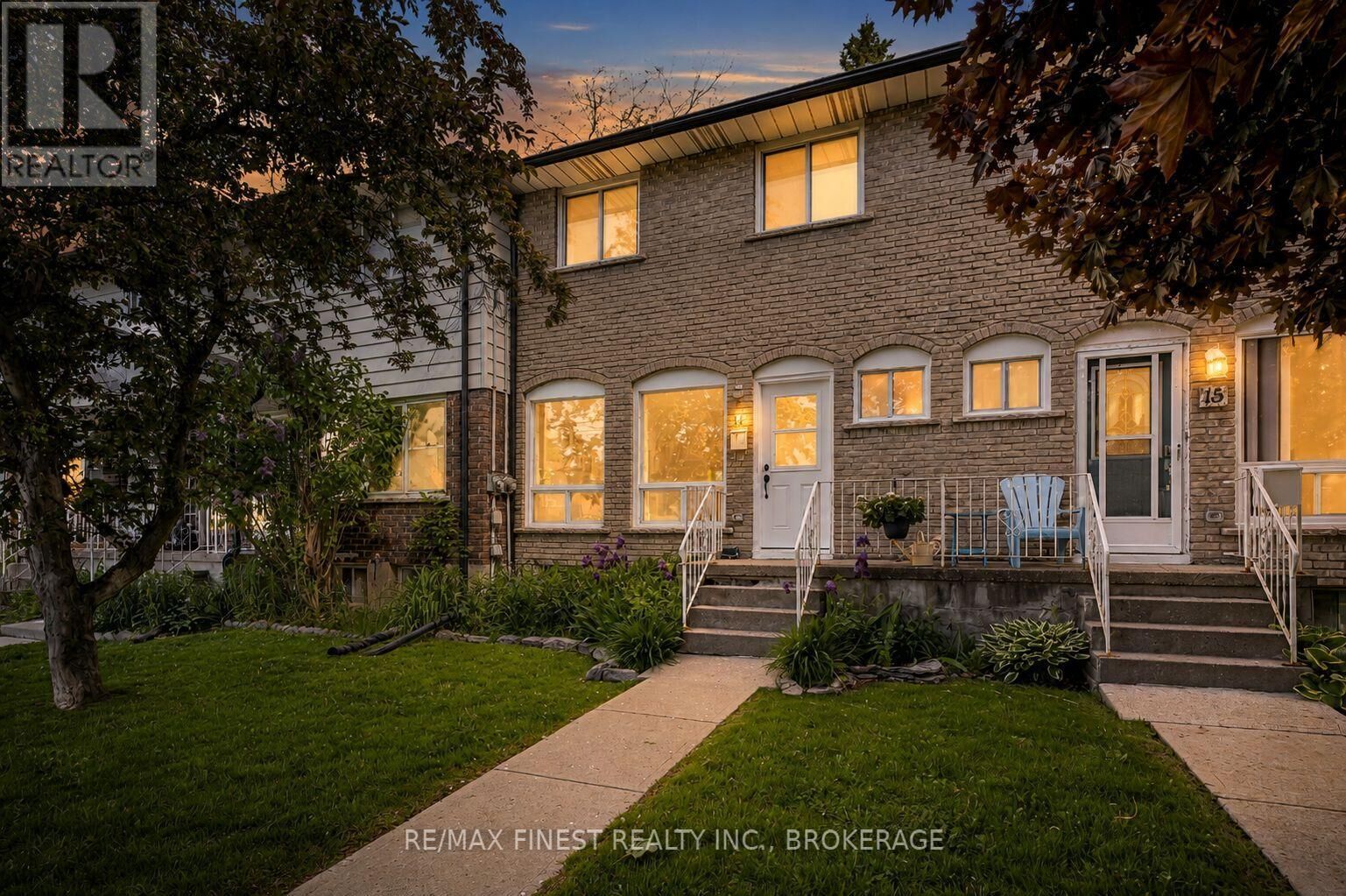 Property Photo:  30 Addington Street 14  ON K7N 1C5 