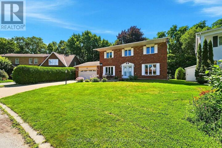Property Photo: 29 Chesswood Court ON K2E 7E3