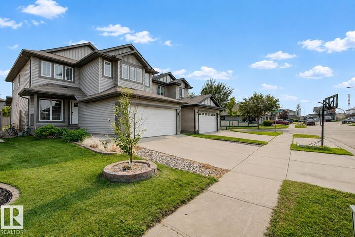 Property Photo:  5 Cypress Li  AB T8L 0H2 