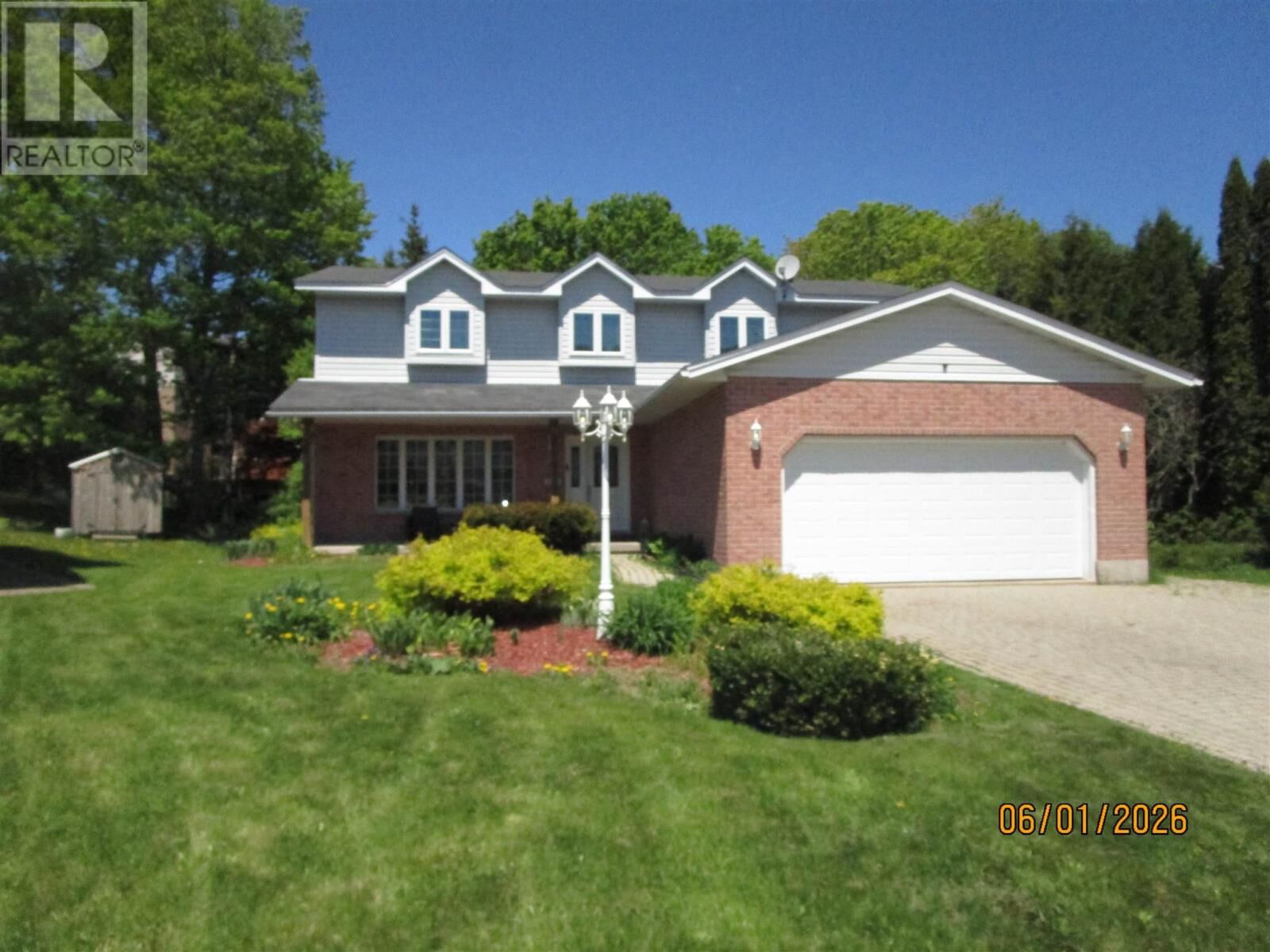 Property Photo: 27 Plummer Ct ON P6B 6E4