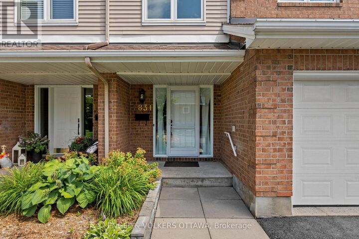 Property Photo:  1831 Summerfields Crescent  ON K1C 7B8 