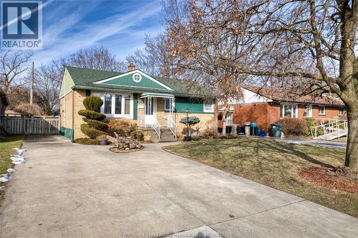 Property Photo:  3858 Hillcrest Boulevard  ON N9C 2E3 