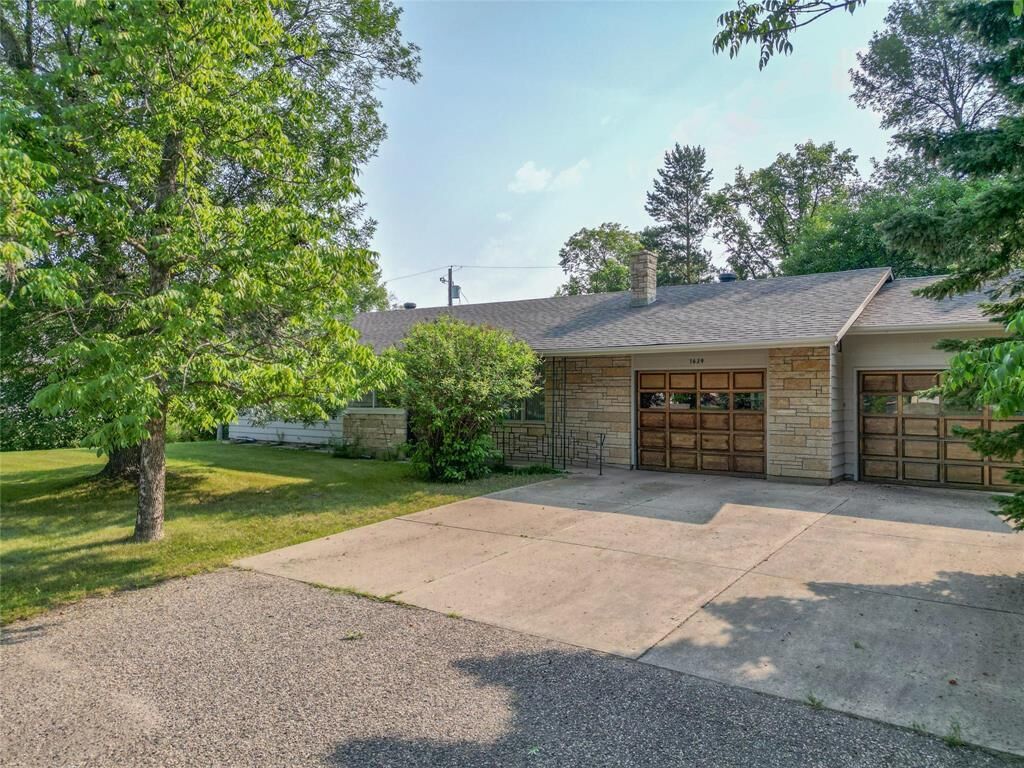 Property Photo:  1639 6th Street  MB R7A 3S2 