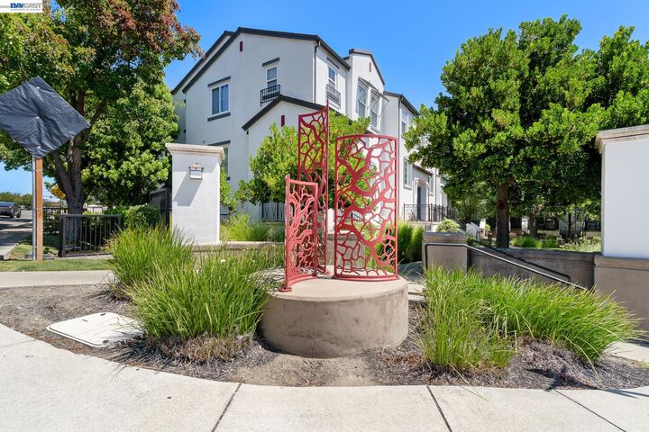 Property Photo: 7981 Bellina St CA 94568