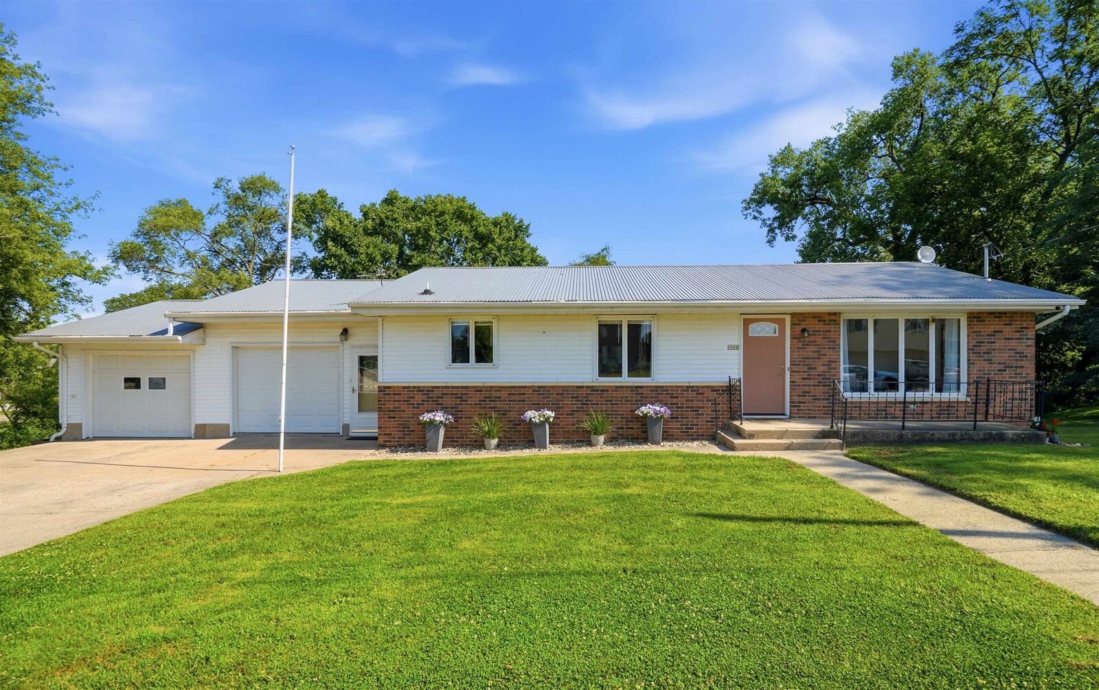Property Photo: 1959 Smith Street IA 52065