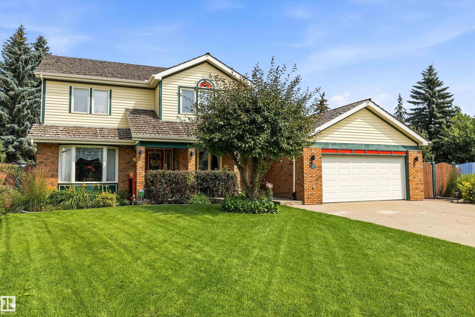 Property Photo: 45 Blue Quill Crescent NW AB T6J 6C5