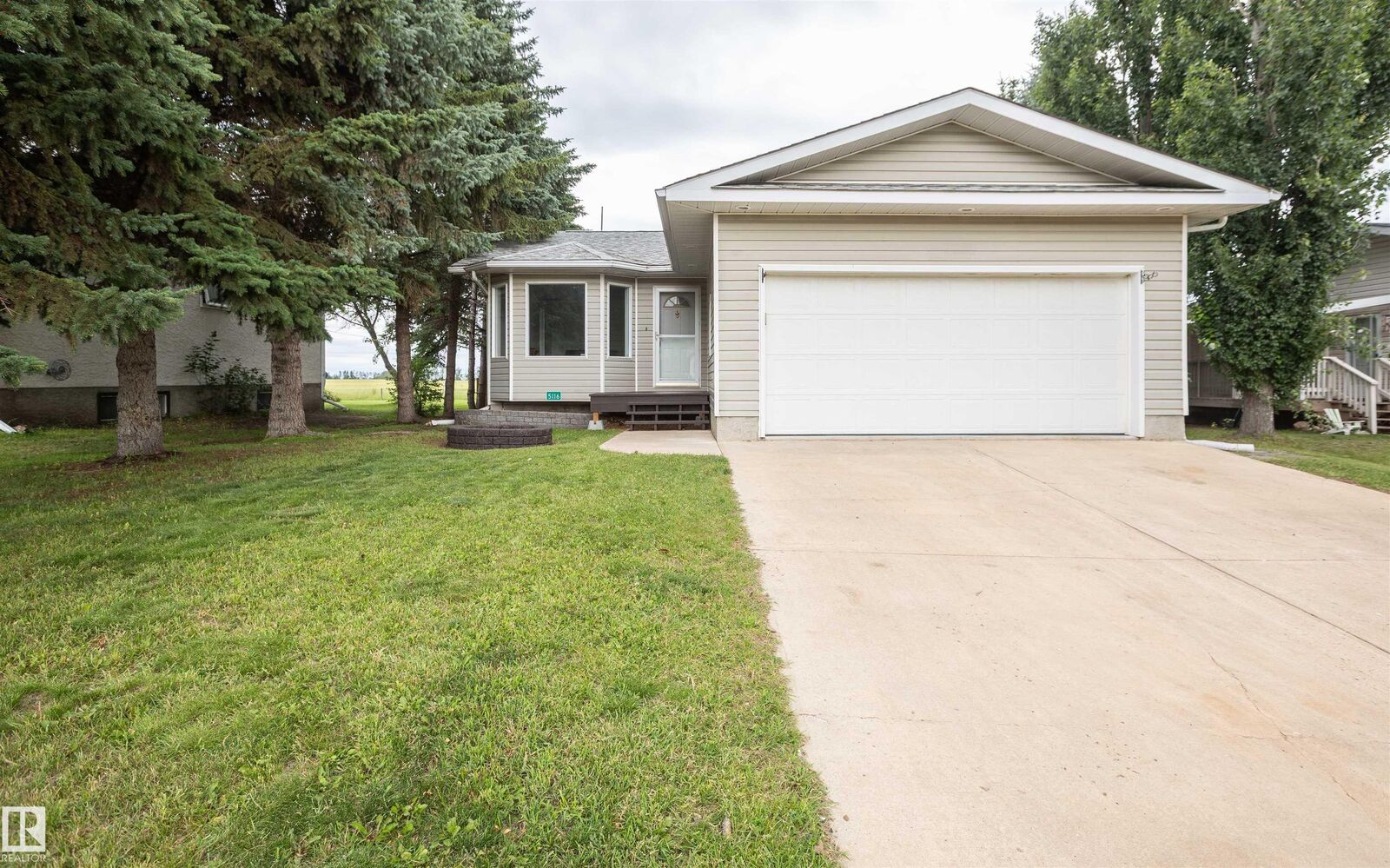 Property Photo:  5116 51 Avenue  AB T0G 1W0 
