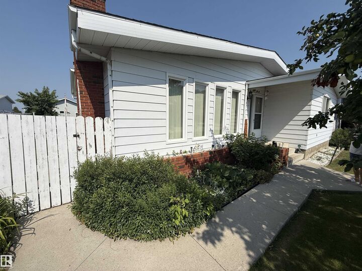 Property Photo:  10808 109 Street  AB T7P 1C4 