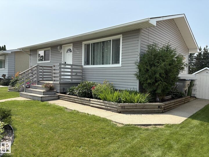 Property Photo: 10216 108 Avenue AB T7P 1J1
