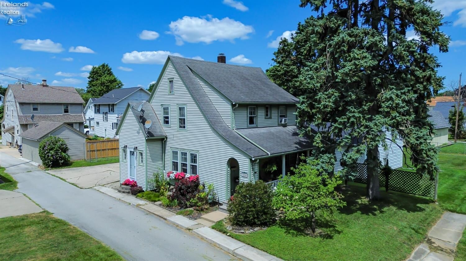 Property Photo: 1056 Rawson Place OH 43420