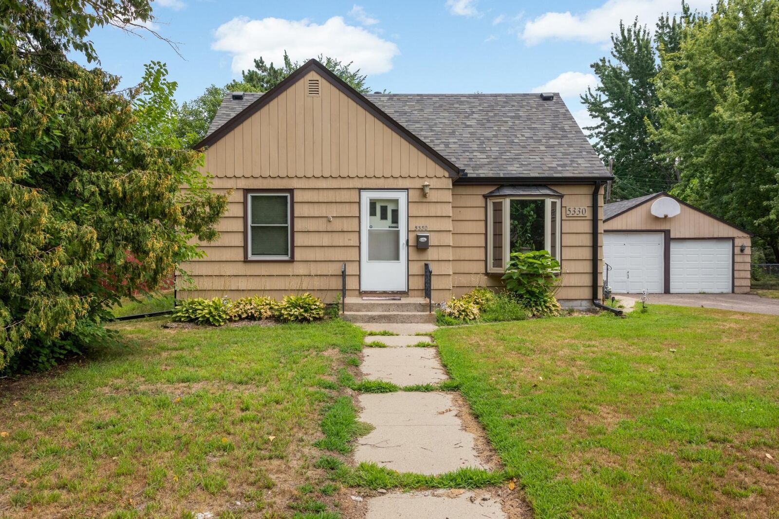 Property Photo: 5330 Georgia Avenue N MN 55428