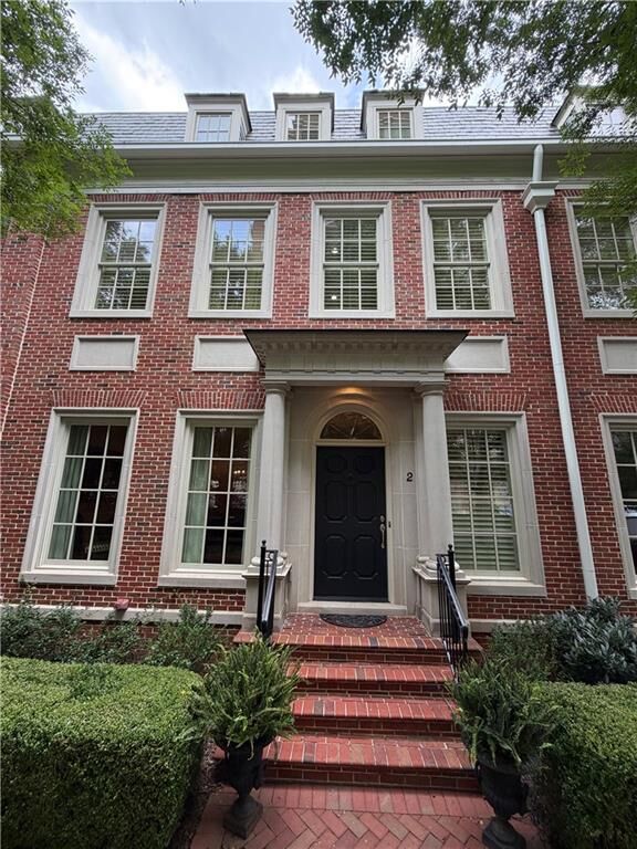 Property Photo:  39 W Wesley Road NW 2  GA 30305 