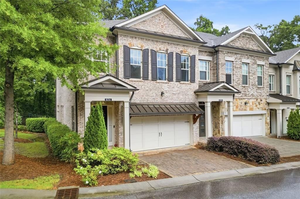 Property Photo:  826 Canterbury Overlook  GA 30324 
