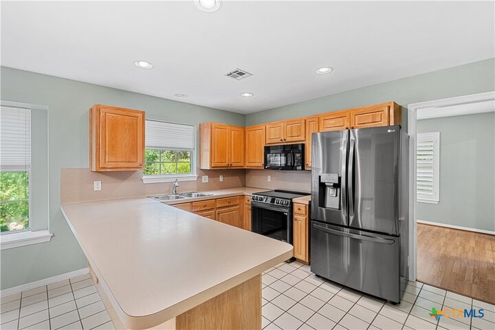 Property Photo: 10302 Rocking H Road TX 76571