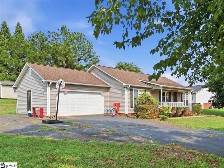 Property Photo: 113 Beaver Creek Drive SC 29323