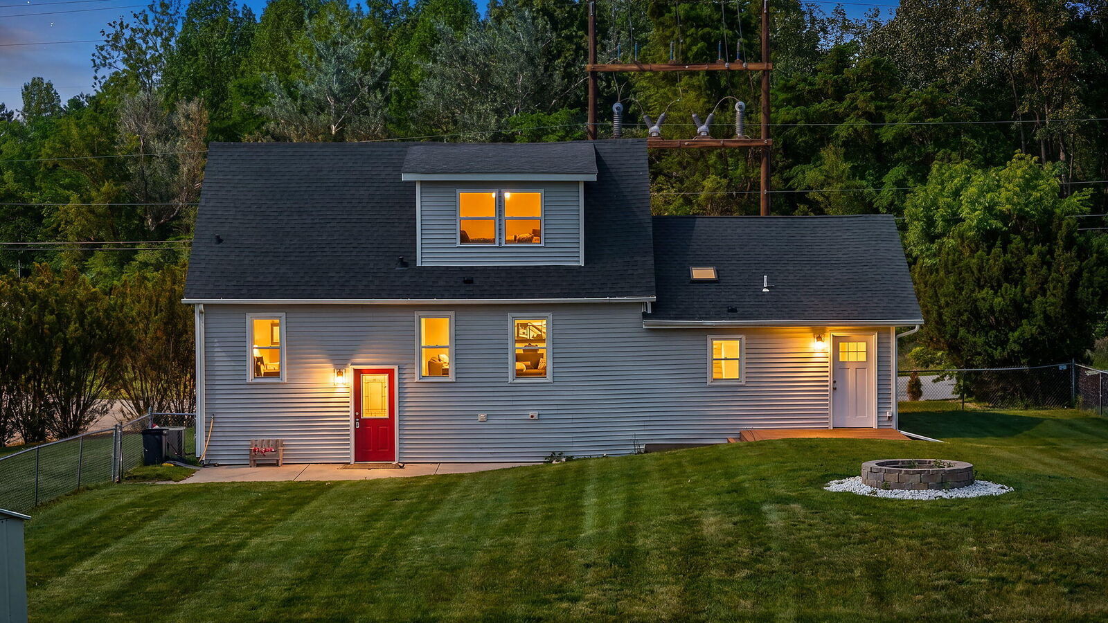 Property Photo: 799 N 400 IN 46383