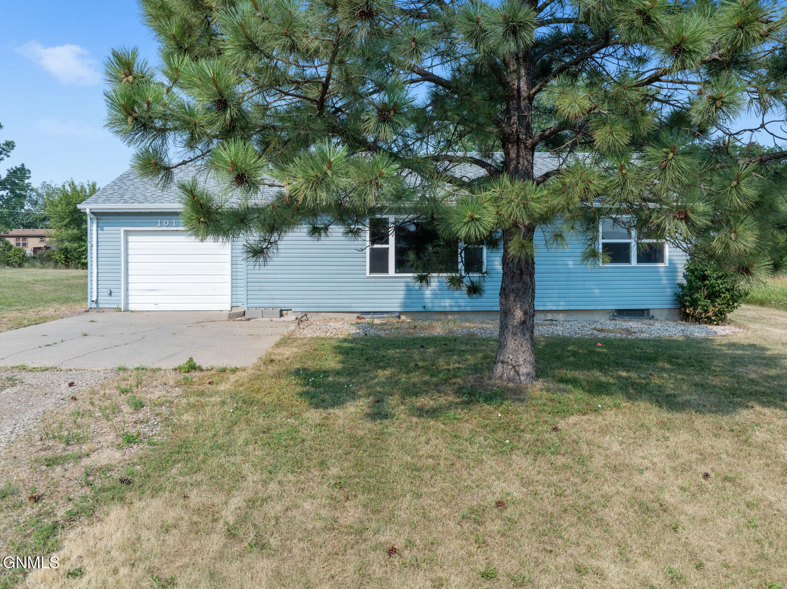 Property Photo:  1012 44th Street SE  ND 58701 