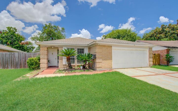 Property Photo:  10606 Beckfield Drive  TX 77099 