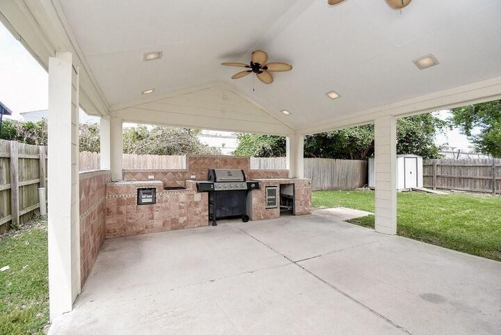 Property Photo: 12810 Mill Valley Road TX 77048