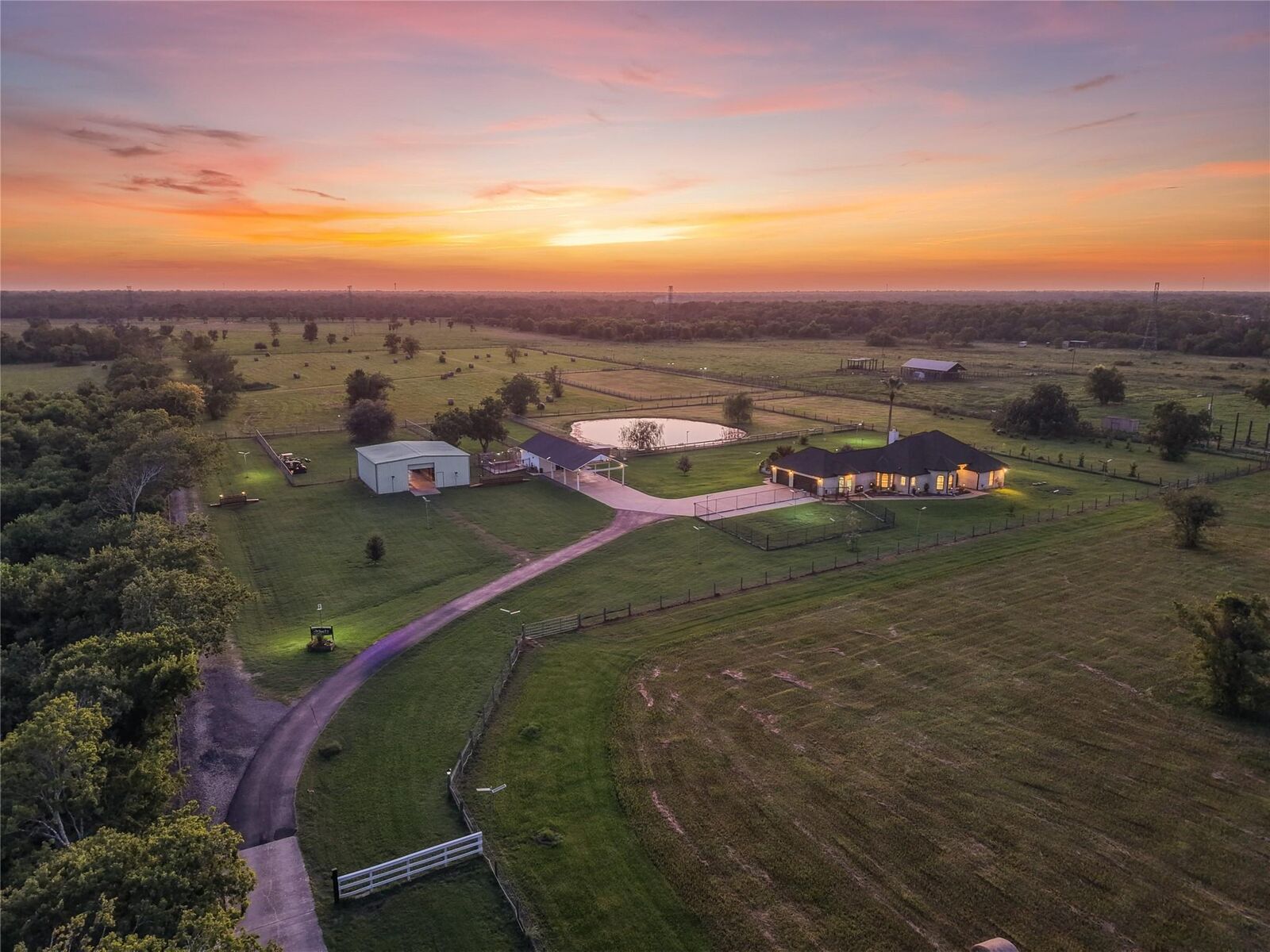 Property Photo: 616 County Road 44 TX 77515