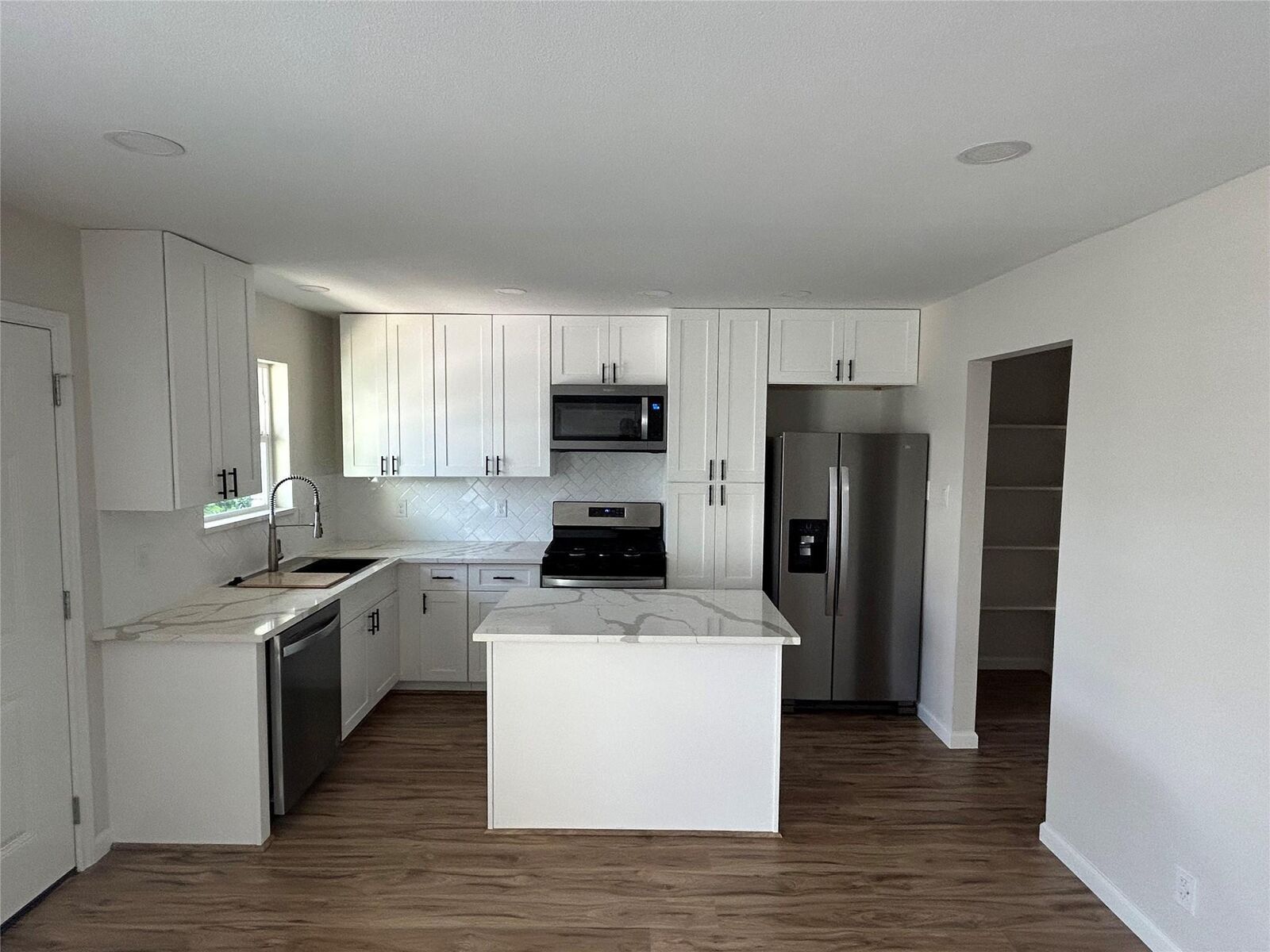 Property Photo:  2009 Welch Street D  TX 77019 