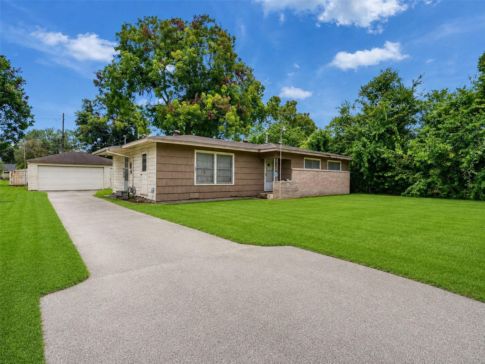 Property Photo:  26 Harkness Street  TX 77076 