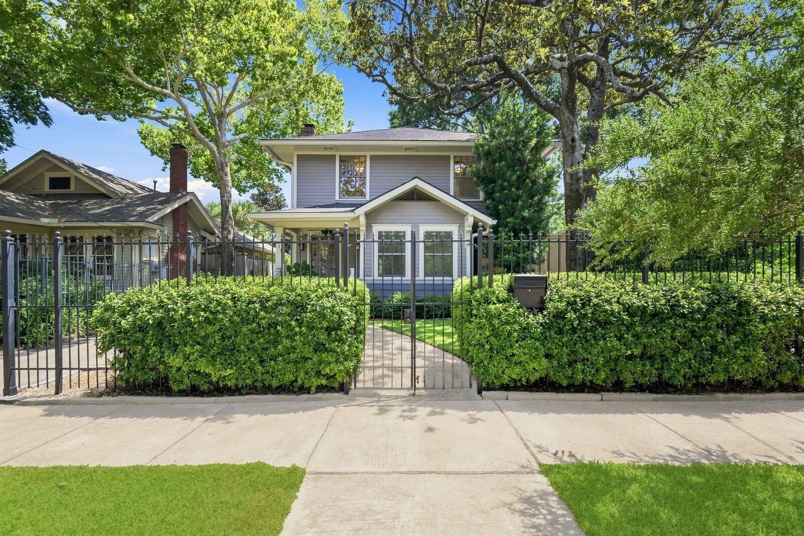 Property Photo: 611 W Main Street TX 77006