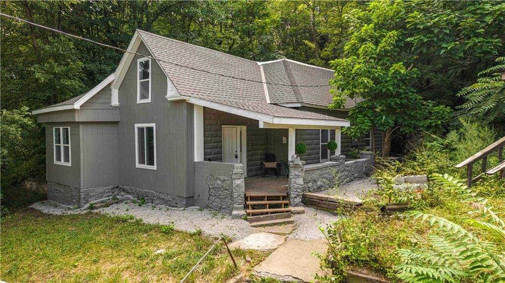 Property Photo:  528 Caldwell Street  MO 64024 