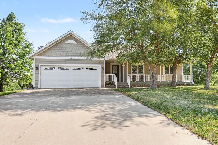 Property Photo: 1836 Eaton Avenue IA 50143