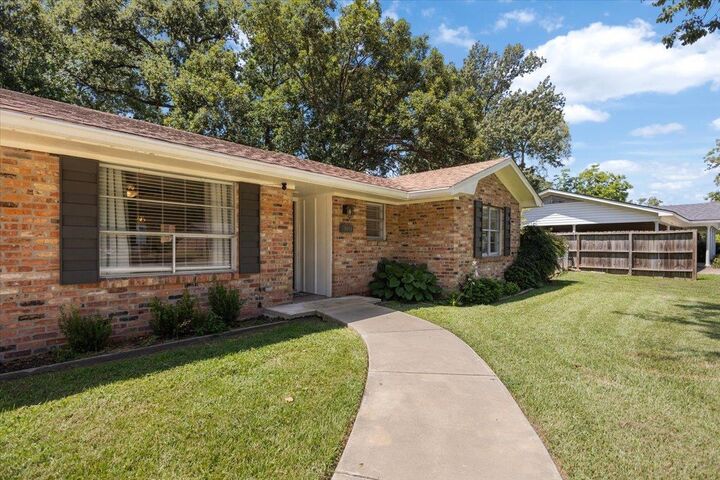 Property Photo:  1011 Forrest Ln  TX 75633 