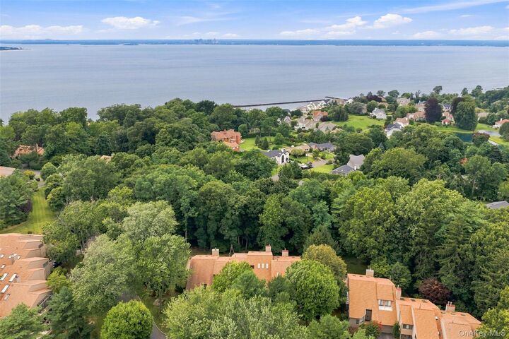Property Photo:  3 Willada Lane  NY 11542 