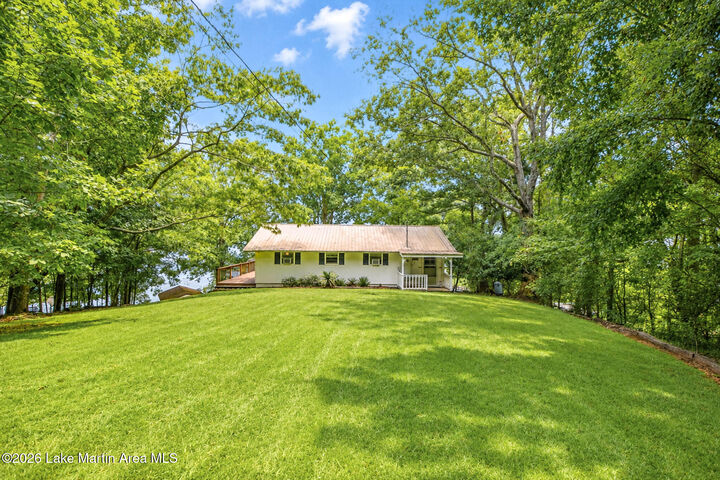 Property Photo: 50 Kingswood Cir AL 36853