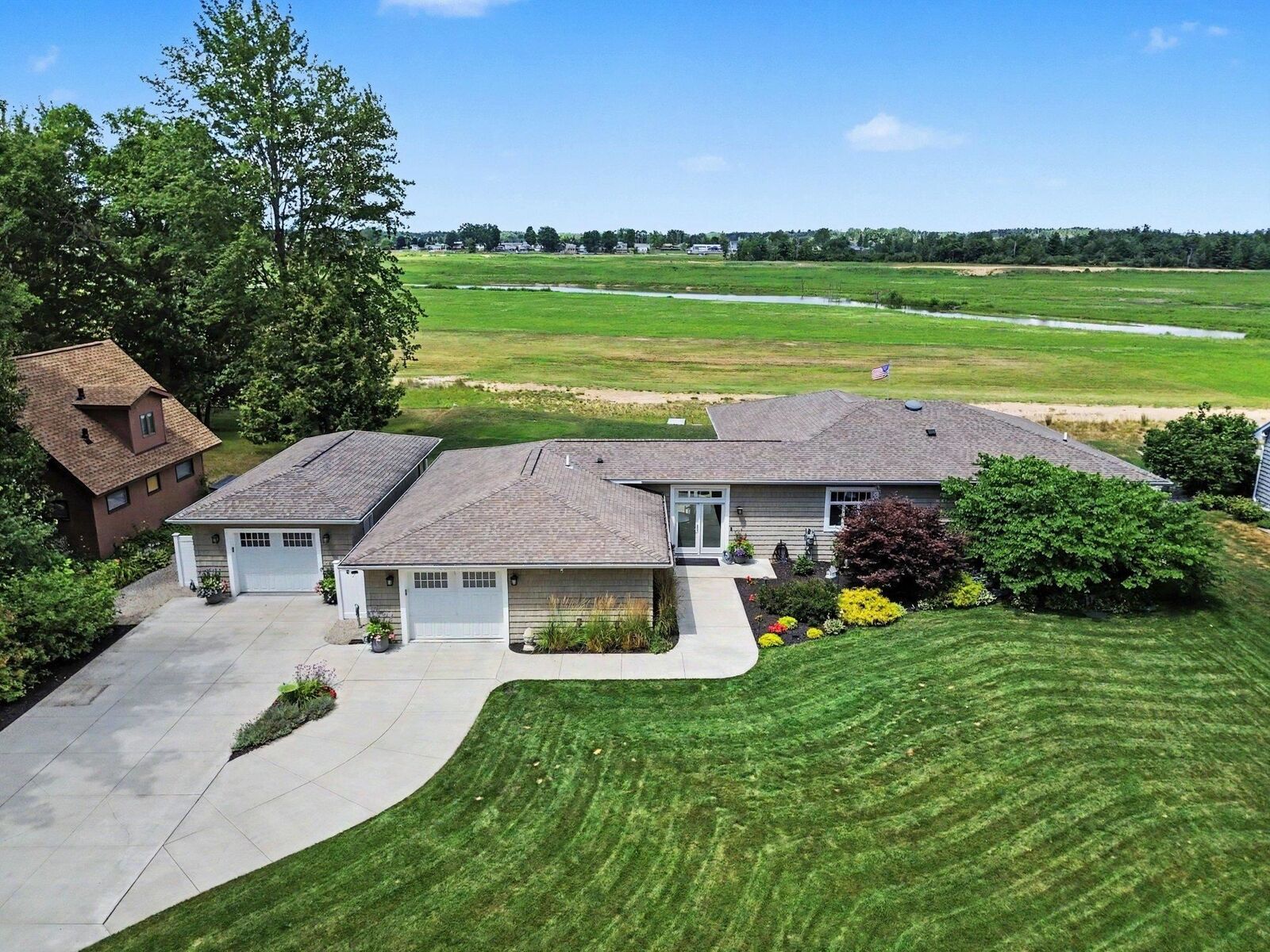 Property Photo:  71 E Lakeshore  MI 48628 