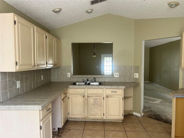 Property Photo: 1982 Greystone Trail FL 32818