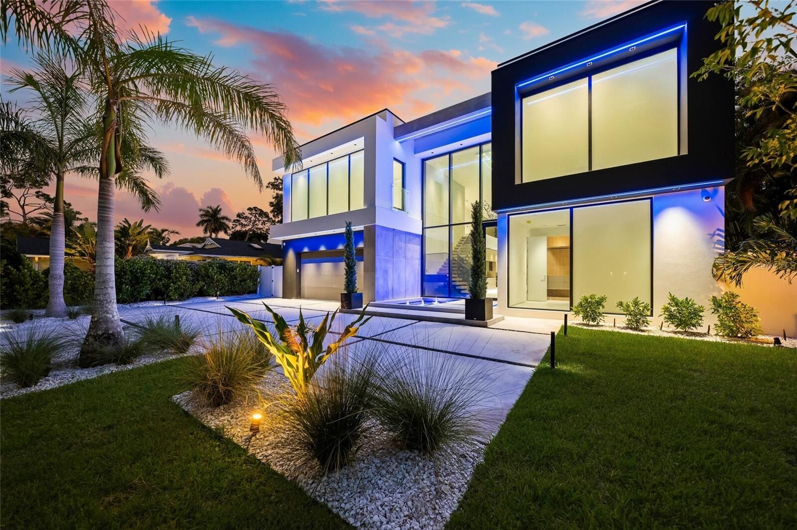 Property Photo:  1640 Waldemere Street  FL 34239 