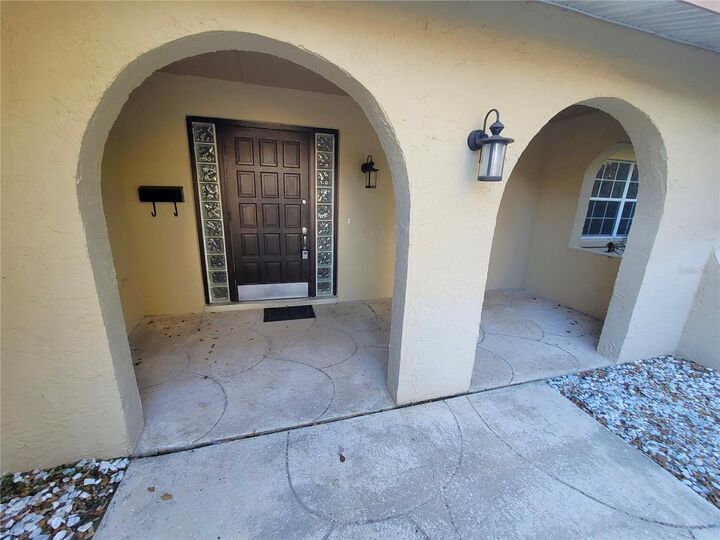 Property Photo: 622 Green Meadow Avenue FL 32751