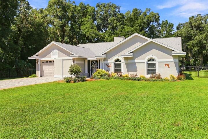 Property Photo: 1109 S Chateau Point FL 34450