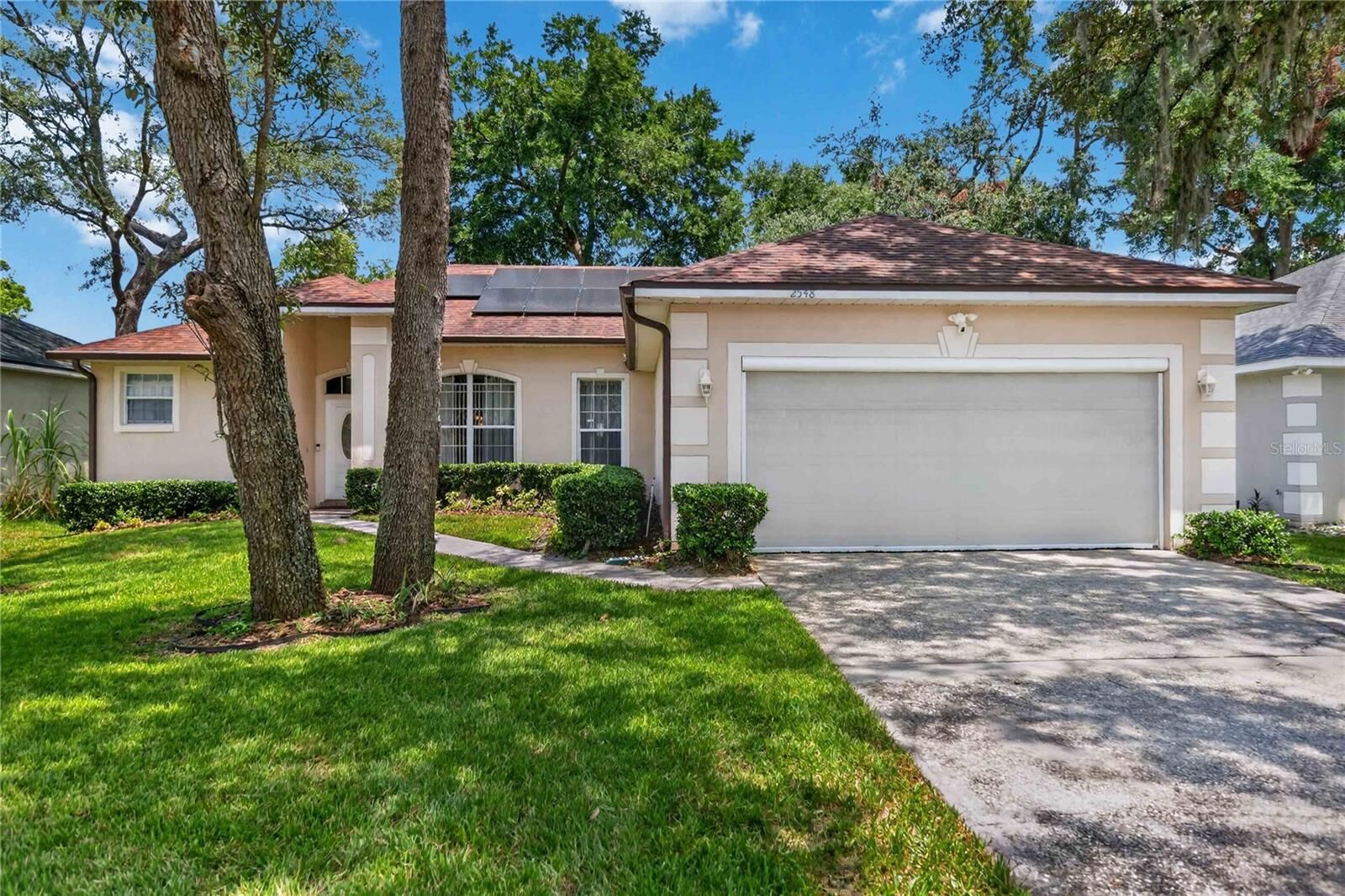 Property Photo: 2548 Tall Maple Loop FL 34761