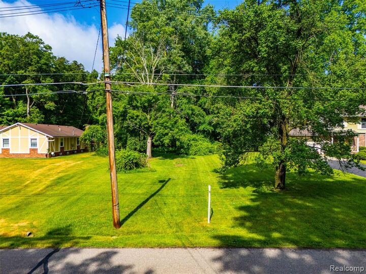 Property Photo: 20099 Purlingbrook St MI 48152