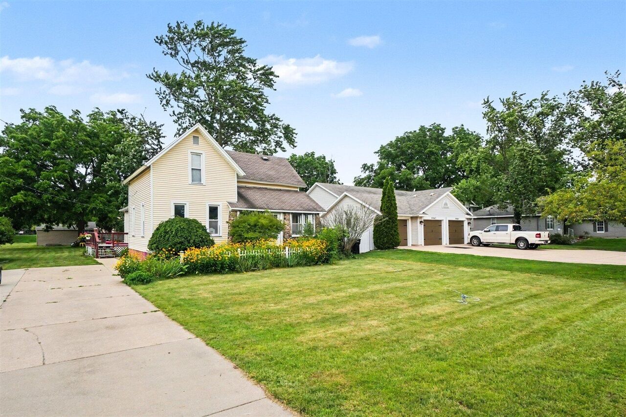Property Photo:  4071 Ivanrest Avenue  MI 49418-2563 