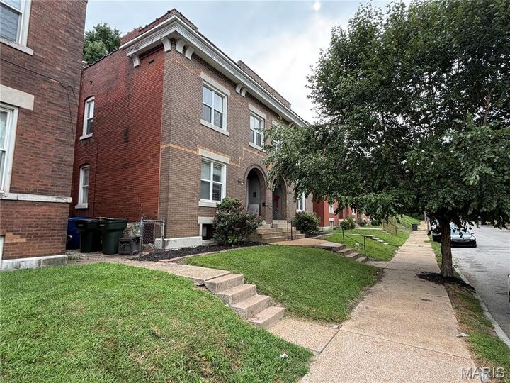 Property Photo: 3004-3006 Henrietta Street MO 63104