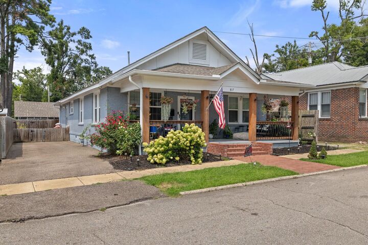 Property Photo:  817 Main St  MS 38834 