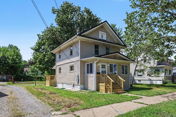 Property Photo: 113 E Robinson Street MI 49203