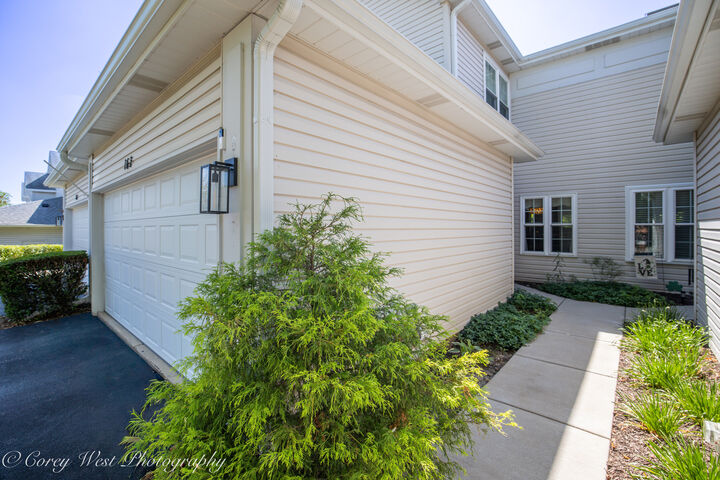 Property Photo:  163 N Barton Trail  IL 60510 