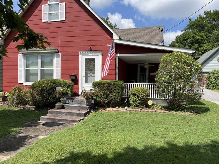 Property Photo:  520 S Market Street  IL 62959 