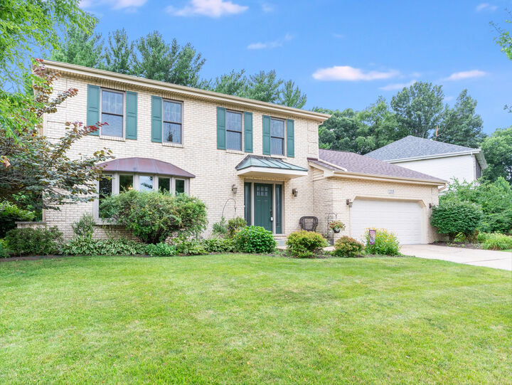Property Photo: 2315 Ridgewood Road IL 60532