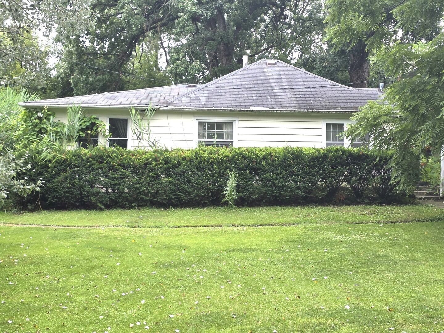 Property Photo:  26216 N Elmwood Avenue  IL 60060 