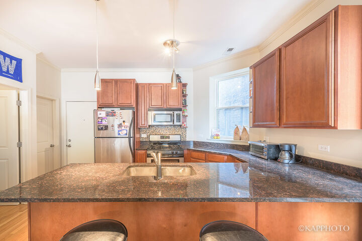 Property Photo: 1312 N Artesian Avenue 1R IL 60622